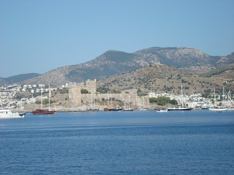 Miasto Bodrum oblane jest wodami Morza Egejskiego....