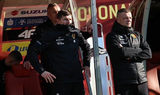 Trener Korony Kielce Kamil Kuzera w poniedziałek odbył długą rozmowę z zawodnikami.