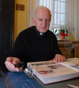 Ksiądz Gerhard Sobotta dostał tytuł zasłużonego dla gminy Tarnów Opolski
