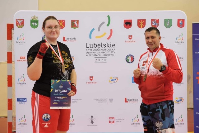 Weronika Bochen (UKS Berej Boxing Lublin) z klubowym trenerem Pawłem Berejowskim