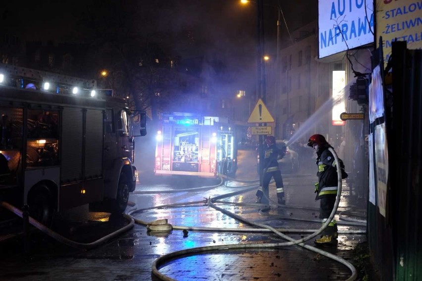 Pożar w Poznaniu. Pali się Zuom na Kościelnej