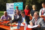 Rusza budowa kanalizacji w gminie Masłów. W czwartek podpisano umowę (ZDJĘCIA)