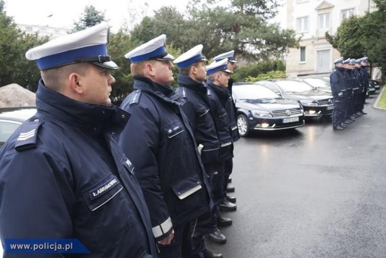 Nowe nieoznakowane Volkswageny Passaty dla policji (WIDEO,...