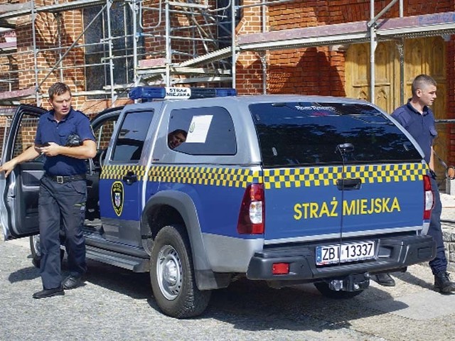 W ostatnim sezonie ochronnym troci i łososia w dorzeczu Parsęty policjanci złapali 29 kłusowników, kolejnych 13 zatrzymali pogranicznicy. W tym roku wspólne patrole zasilą strażnicy miejscy z nową terenówką isuzu.