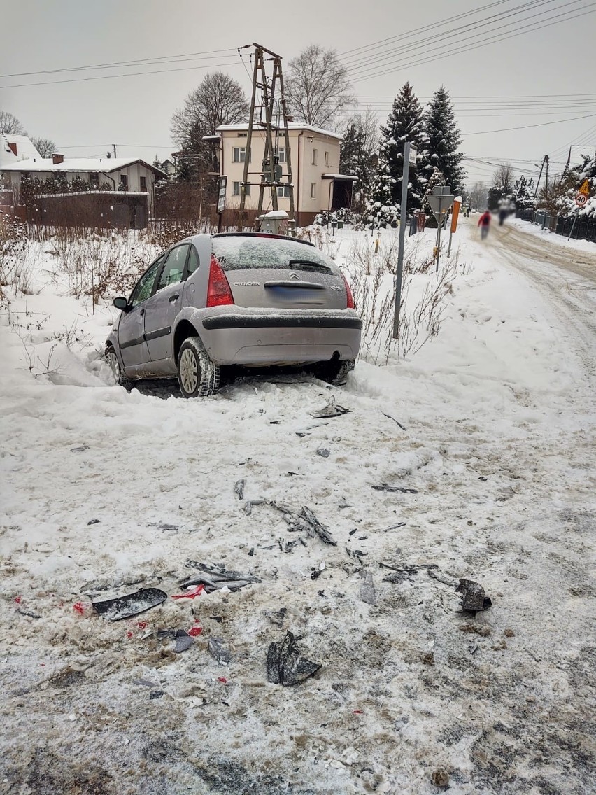 Wypadek w Chełmcu, Brzeznej i Wielogłowach. Wciąż utrzymują się złe warunki na drogach [ZDJĘCIA]