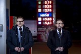 Morawiecki i Obajtek na stacji Orlenu. „Polacy mogą tankować najtańsze paliwo w Europie”