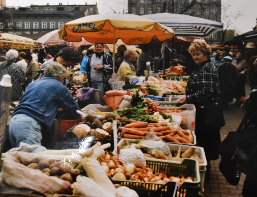 Wyjątkowe zdjęcia Starego Kleparza z lat 90. To targowisko, na którym choć raz był każdy krakowianin!