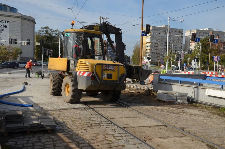 Wrocław: Korki na Legnickiej. Malują nowe przejście dla pieszych (ZDJĘCIA)