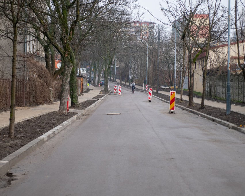 Ulica Sierakowskiego z nową, gładką nawierzchnią