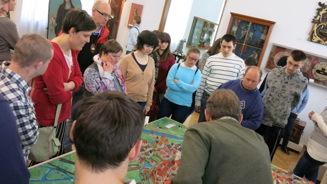 Uczestnicy wycieczki odwiedzili m.in. katedrę św. Agnieszki i św. Jakuba oraz nyskie muzeum. Przewodnik opowiedział im o historii miasta.