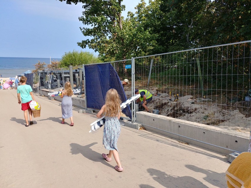 Okropny hałas na plaży w Międzyzdrojach. Turyści mają dość [ZDJĘCIA, WIDEO]