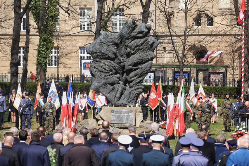 Przy pomniku Ofiar Katynia i Sybiru odbyła się oficjalna...