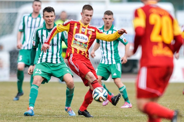 Jakub Mrozik wspólnie z kolegami z Chojniczanki może cieszyć się z punku wywalczonego na trudnym terenie. Chojniczanie mieli jednak okazje do zwycięstwa.