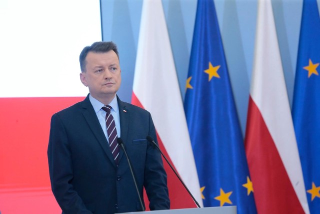 Minister obrony narodowej Mariusz Błaszczak przyznał, że gdyby polegał na poprzedniku, który w ramach koalicji PO-PSL rządził w MON, to miałby w spadku zlikwidowane jednostki wojskowe