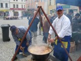 Dziś na żarskim Rynku Węgrzy gotowali gulasz rodem znad Balatonu