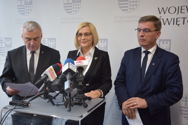 Od lewej: Marszałek Andrzej Bętkowski, wicemarszałek Renata Janik, przewodniczący Sejmiku Województwa, Andrzej Pruś.