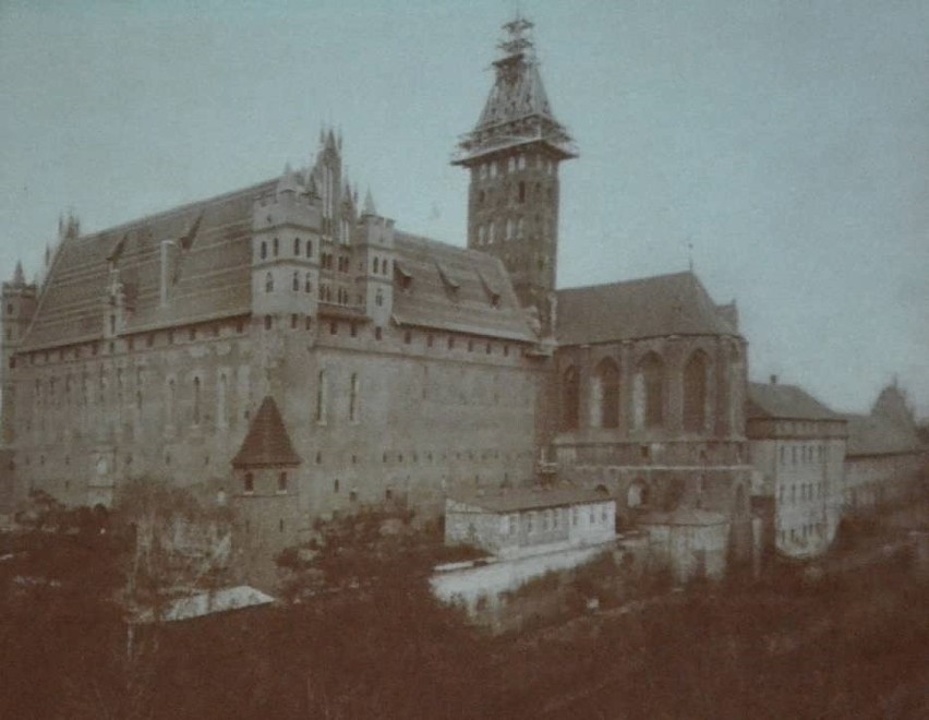 Wystawa o odbudowie zamku na przełomie XIX i XX wieku