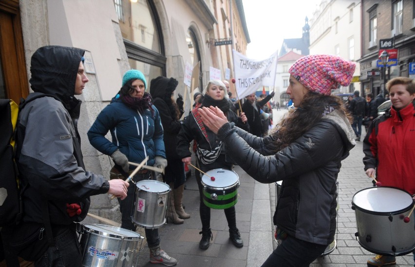 Protest przed krakowskim sklepem Vistuli w obronie szwaczek...