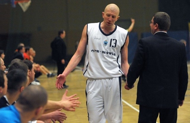 Trener Krzysztof Młot może w Limanowej dać odpocząć podstawowym koszykarzom.