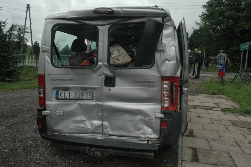 Wypadek w Sowczycach. Przez tira zderzylo sie 5 samochodów.
