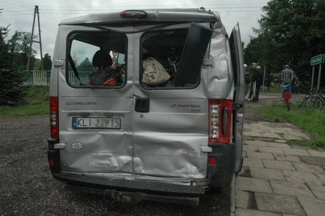 Wypadek w Sowczycach. Przez tira zderzylo sie 5 samochodów.