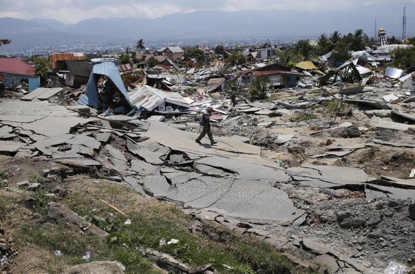 Tsunami w Indonezji: Potwierdzono ponad 1200 ofiar, a faktycznie mogło zginąć wiele tysięcy ludzi [VIDEO] [ZDJĘCIA]