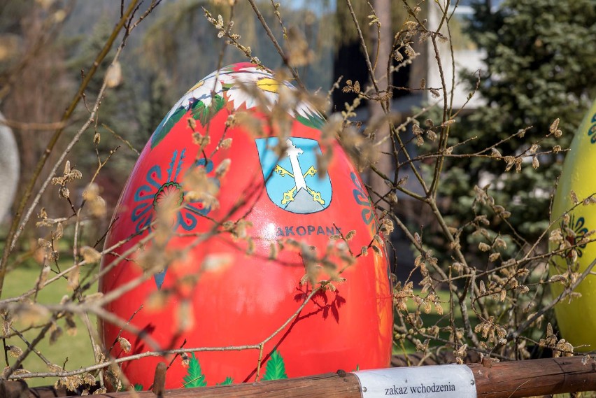 Jaja w Zakopanem. Miasto udekorowało się na Wielkanoc [ZDJĘCIA]