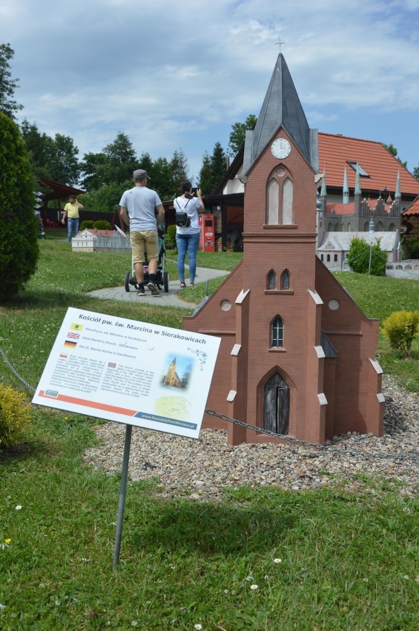 Kaszubski Park Miniatur w Stryszej Budzie. Statua Wolności, Wieża Eiffla, Jezus z Rio, Sfinks. A do tego Park Gigantów!  [ZDJĘCIA]