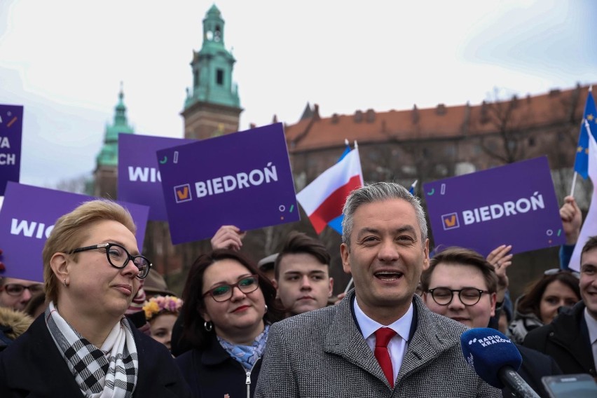 Robert Biedroń w Krakowie zapowiada walkę ze smogiem i Kościołem