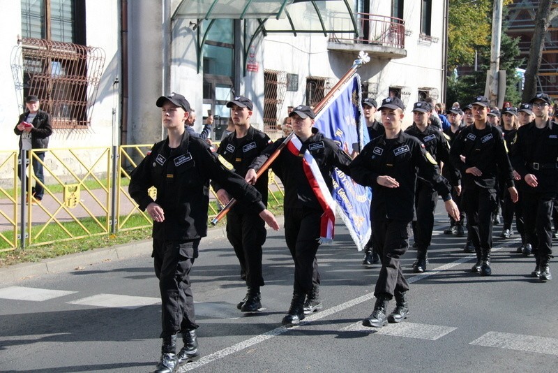 Uczniowie klas mundurowych III LO w Dąbrowie Górniczej...