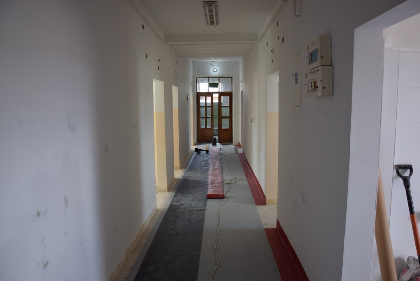 Trwa remont pomieszczeń budynku Szpitala Miejskiego w...