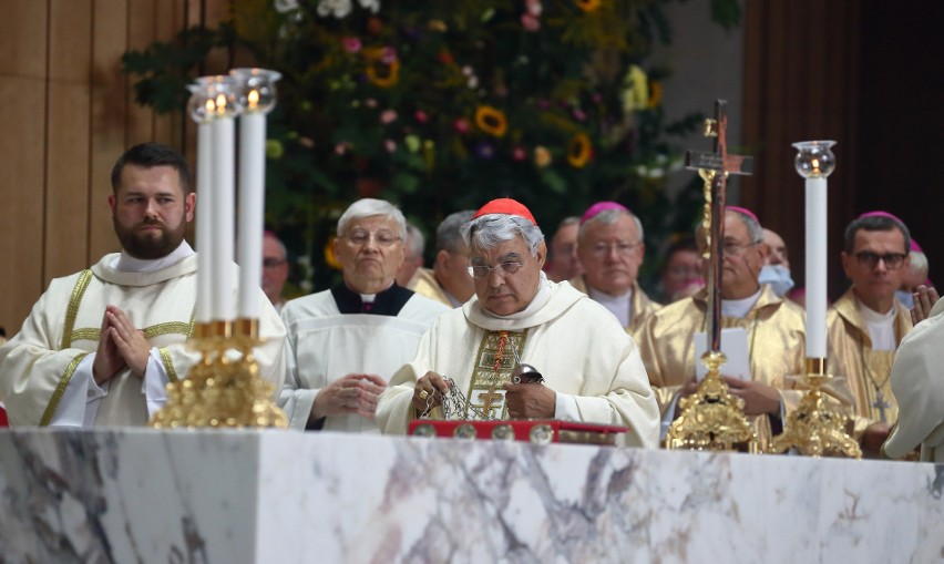 Liturgię będzie koncelebrowało 600 księży, 80 biskupów z...