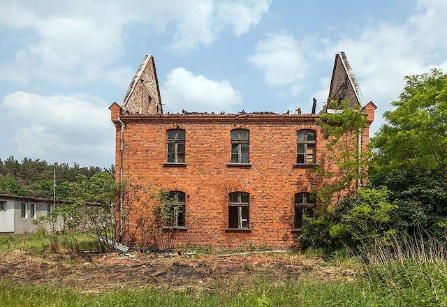 Ogień strawił dach oraz wnętrze, zostawił jednak mocne i  zdrowe mury