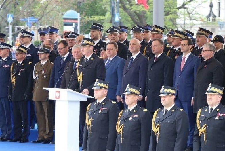 Ostrołęka. Strażacy odznaczeni i awansowani podczas Centralnych Obchodów Dnia Strażaka w Warszawie