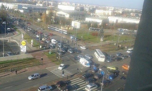Chaos na skrzyżowaniu w Łagiewnikach.