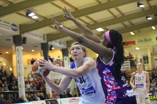 InvestInTheWest AZS AJP Gorzów przegrał z Artego Bydgoszcz 60:72 w sobotniej (3 marca) 21. kolejce Energi Basket Lidze Kobiet. Zobacz, jak wyglądały najciekawsze akcje tego starcia.
