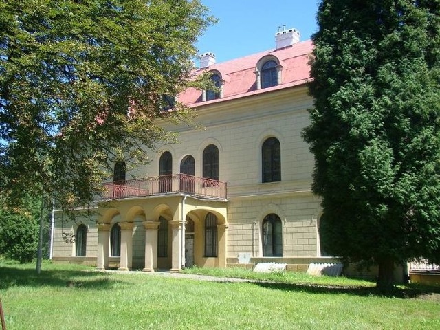 Zabytkowy pałac w Grojcu (gm. Oświęcim) wciąż stoi pusty. Powiat oświęcimski, który jest właścicielem obiektu, od ponad pięciu próbuje go sprzedać