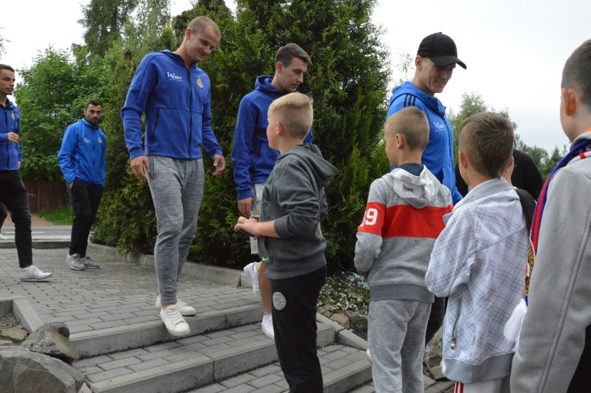 Tego popołudnia kibice Wisły długo nie zapomną! Carlitos, Paweł Brożek, Arkadiusz Głowacki i reszta drużyny odwiedziła Dobczyce