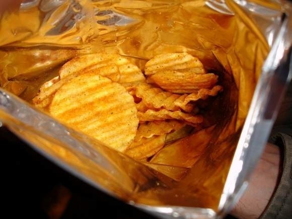 Radni po raz kolejny spotkali się aby dyskutować nad sprzedażą chipsów w szkołach.