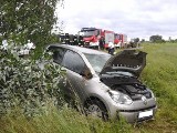 Gmina Wyszki. Wypadek ma drodze powiatowej. Kobieta dachowała Volkswagenem [ZDJĘCIA]
