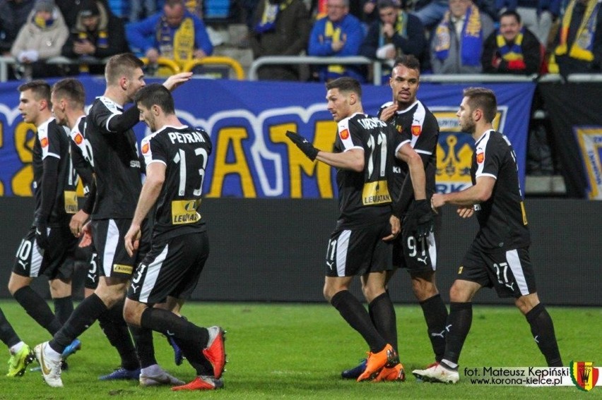 Korona wygrała w Gdyni z Arką 2:1. Pierwszy gol Forbesa, debiut Gnjaticia i wielki awans w tabeli   