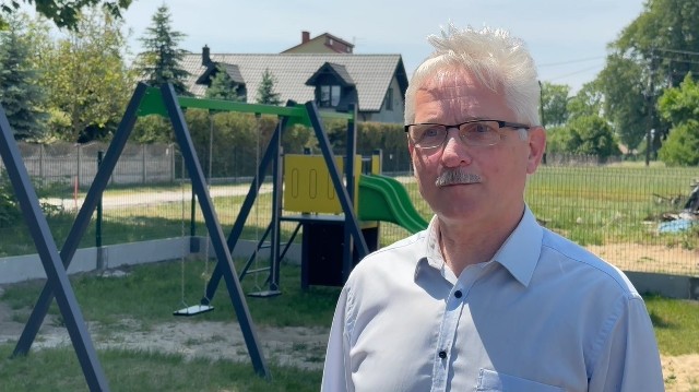 O nowym placu zabaw w Pukarzowie mówi Mirosław Ociepa, wójt gminy Żytno. Zobacz na kolejnych zdjęciach jak wygląda plac