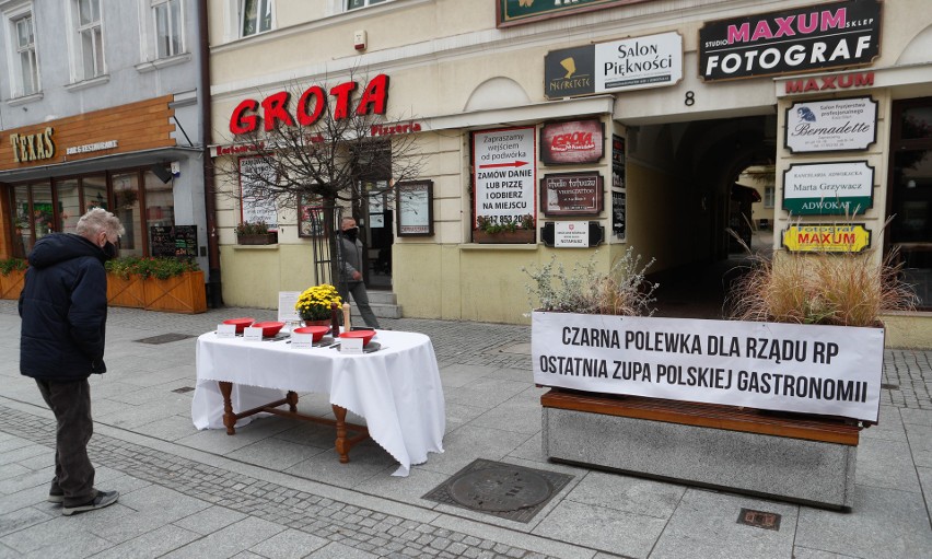 Czarna polewka dla rządu - protest branży gastronomicznej