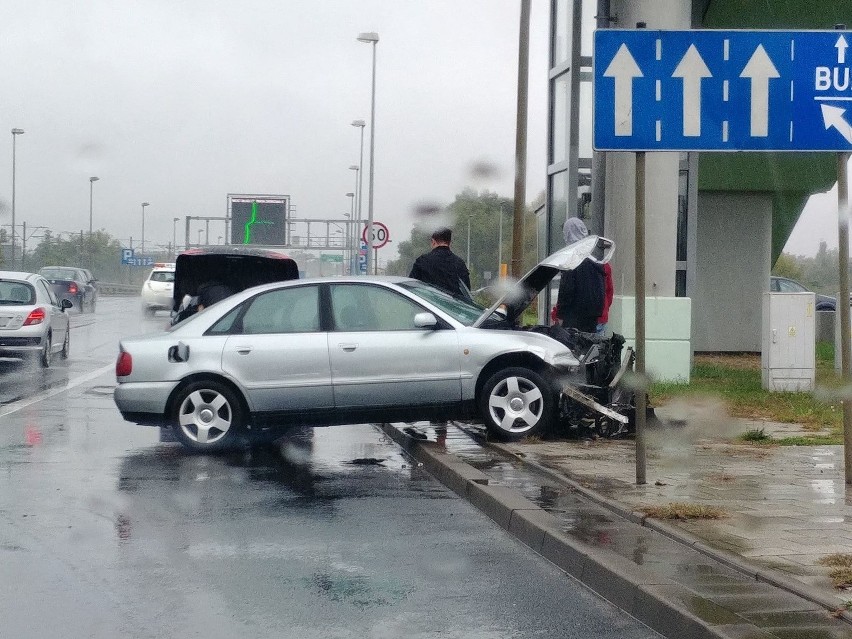 Deszcz zaskoczył kierowców? Wypadki w Szczecinie [ZDJĘCIA]