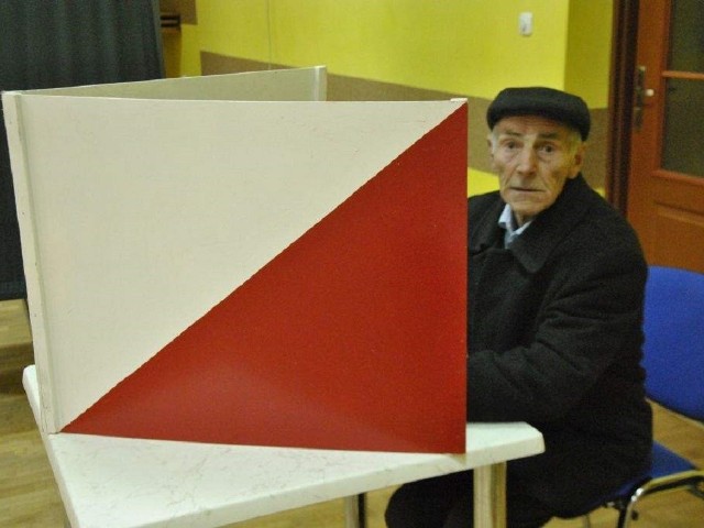 Kazimierza Halika spotkaliśmy w lokalu wyborczym mieszczącym się w GOK-u w Rogóźnie.