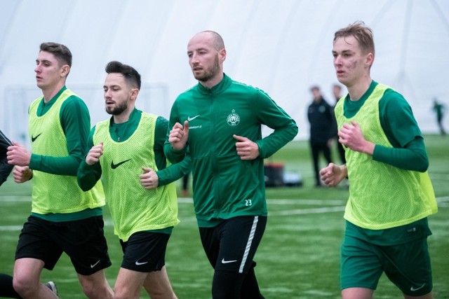 Podopieczni Piotra Tworka od początku roku rozegrali siedem sparingów - 3 zwycięstwa, 2 remisy i 2 porażki. W poniedziałek czeka ich pierwsze spotkanie w Fortuna 1. Lidze.