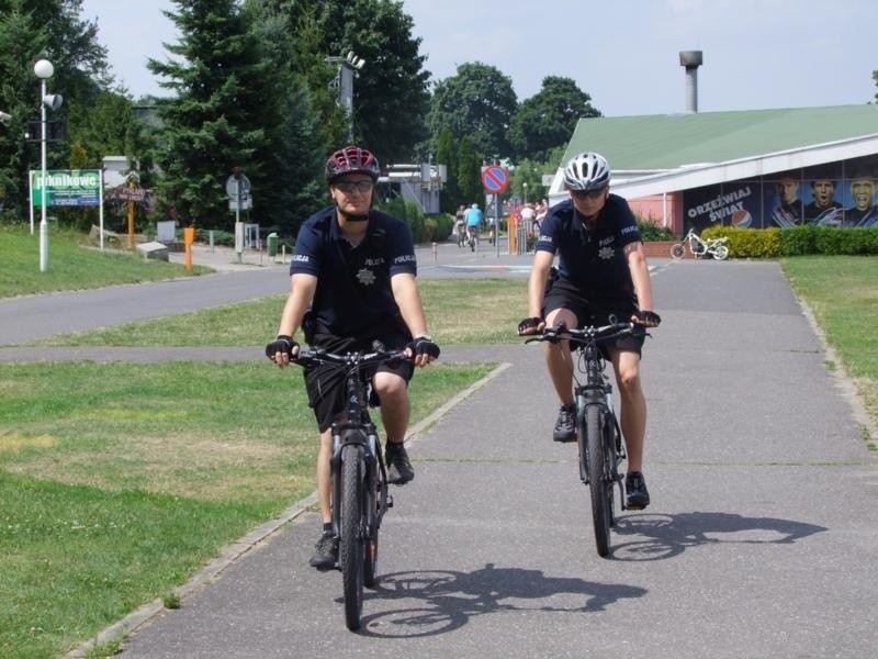 Policyjny patrol rowerowy nad Jeziorem Maltańskim