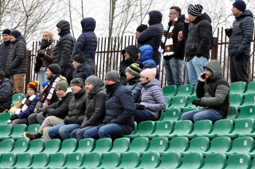 4.03.2023, Kraków: kibice na meczu II ligi piłkarskiej...