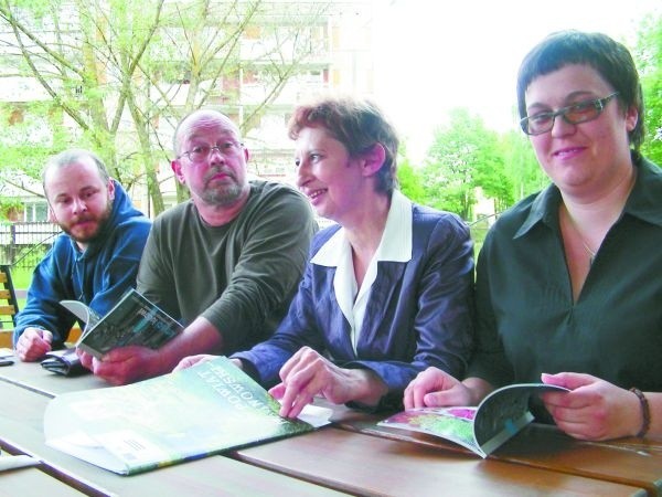 Na zdjęciu od lewej: Tomasz Tichoniuk, Piotr Gagan, Alla Gryc i Jolanta Antowska, nowowybrane władze Towarzystwa Przyjaciół Hajnówki