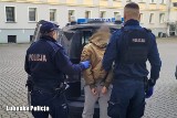 Podpalił 9 aut powodując straty na ćwierć mln zł. Jest już w rękach policji. Wybierał określone samochody, absurdalnie się tłumaczył